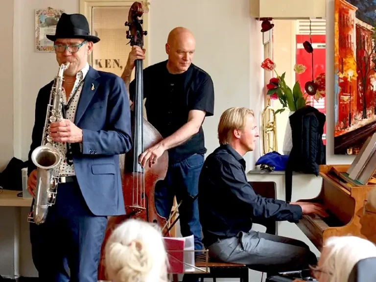 Foto van Arthur Heuwekemeijer Trio voor optreden van Red Light Jazz