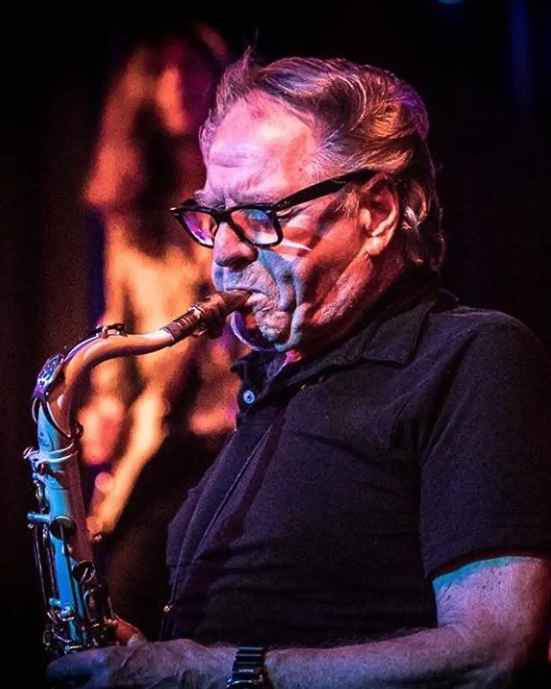 Hans Dulfer opent het Red Light Jazz Festival 2026 met een energieke saxofoonperformance in Amsterdam