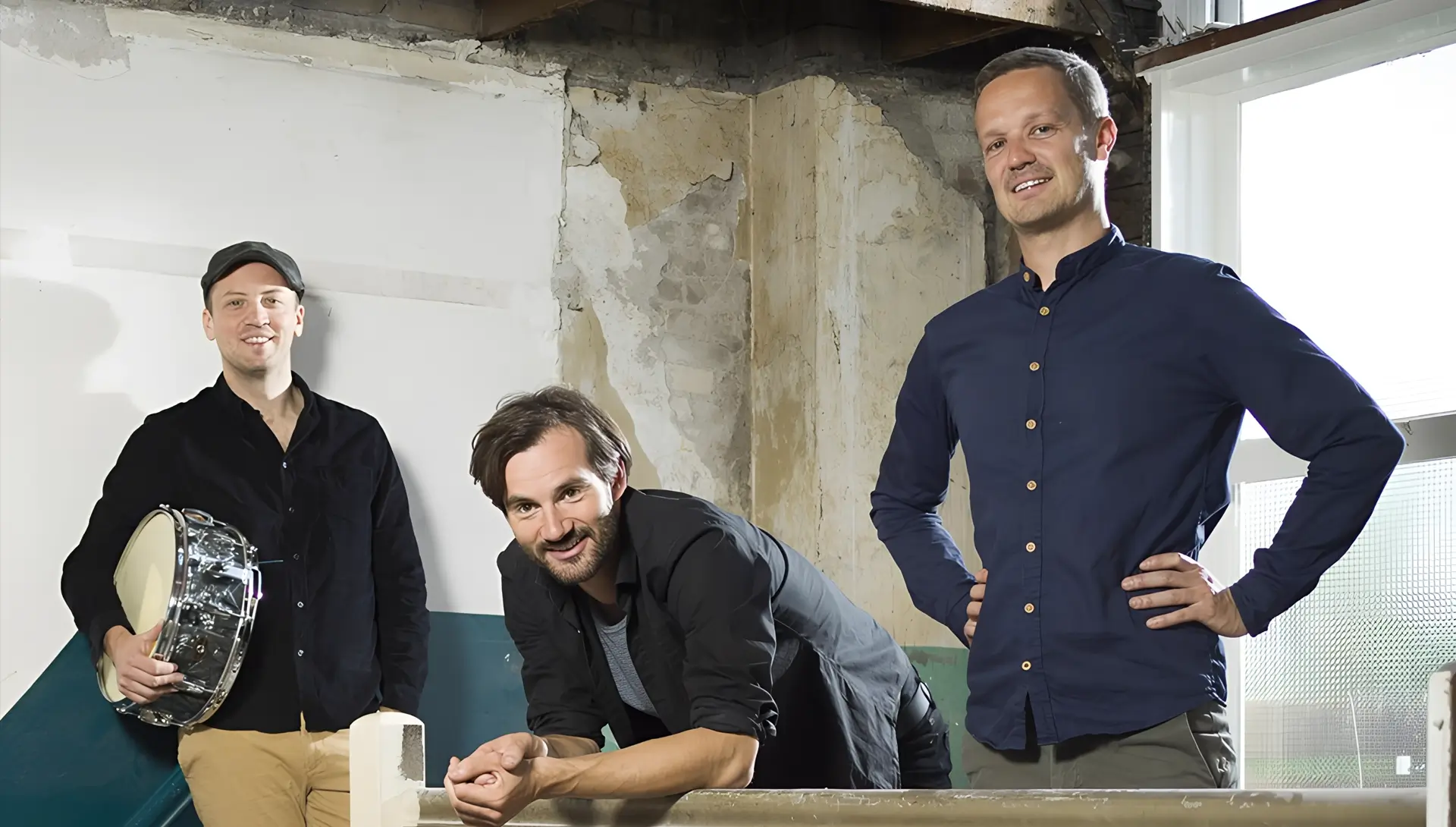 Erik Verwey Trio in een industriële setting, voorafgaand aan hun optreden op Red Light Jazz.